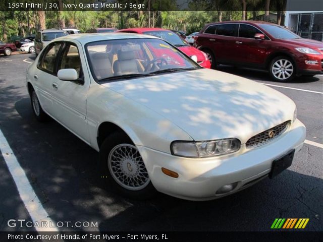 1997 Infiniti J 30 in Ivory Quartz Metallic