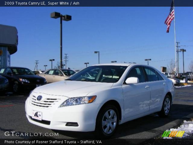 2009 Toyota Camry LE in Super White