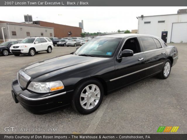 2007 Lincoln Town Car Executive L in Black