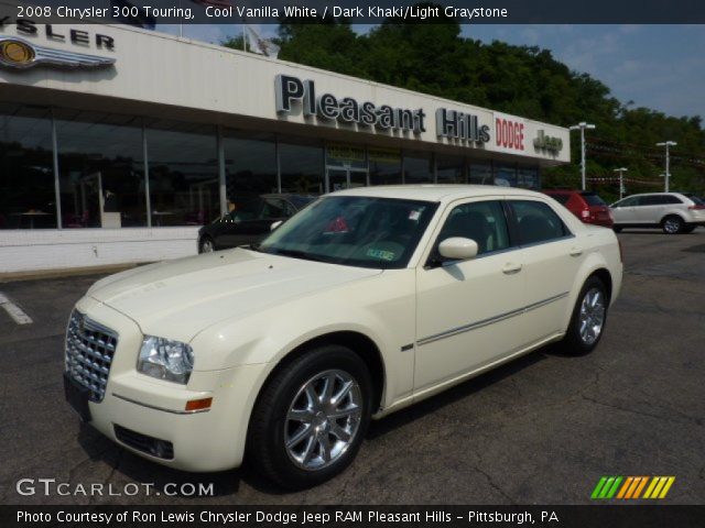 2008 Chrysler 300 Touring in Cool Vanilla White