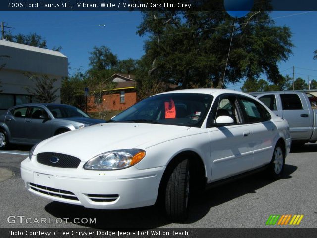 2006 Ford Taurus SEL in Vibrant White