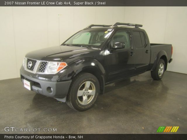 2007 Nissan Frontier LE Crew Cab 4x4 in Super Black