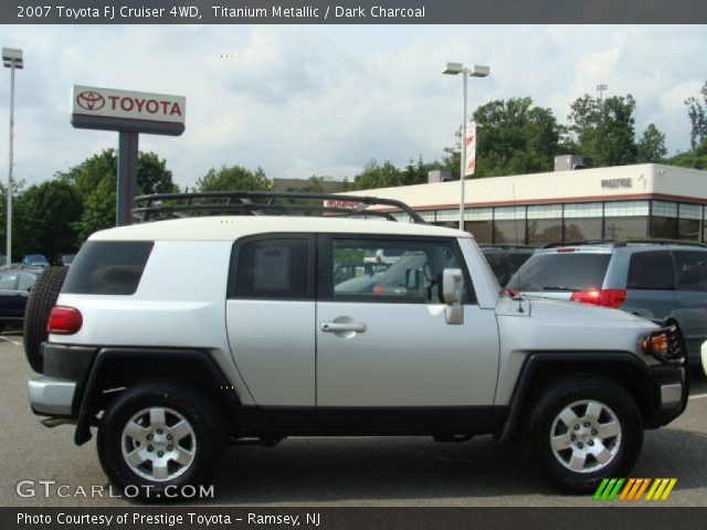 2007 Toyota FJ Cruiser 4WD in Titanium Metallic