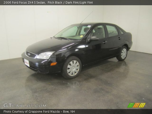 2006 Ford Focus ZX4 S Sedan in Pitch Black
