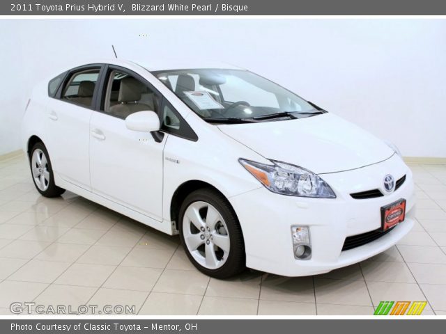 2011 Toyota Prius Hybrid V in Blizzard White Pearl