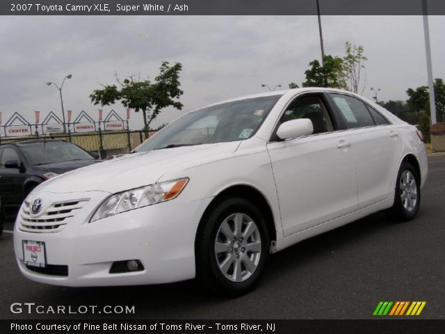 2007 Toyota Camry XLE in Super White
