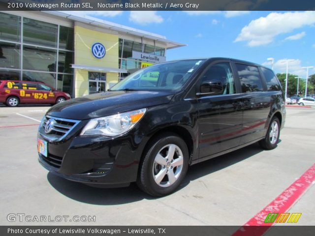 2010 Volkswagen Routan SEL in Nocturne Black Metallic