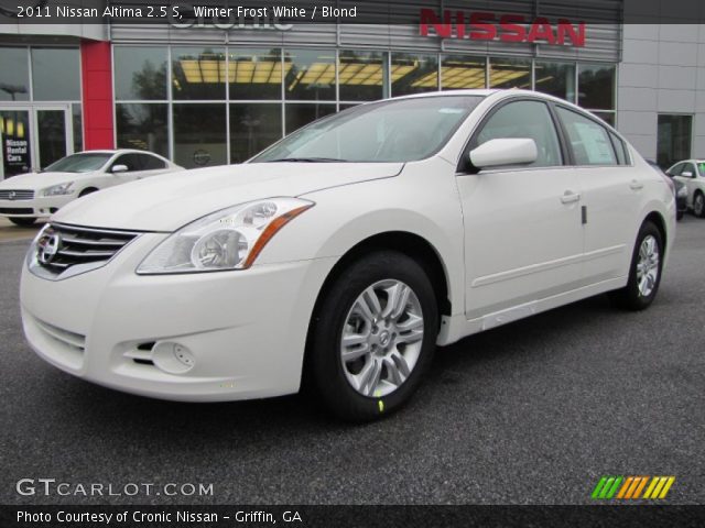 2011 Nissan altima winter frost white #5