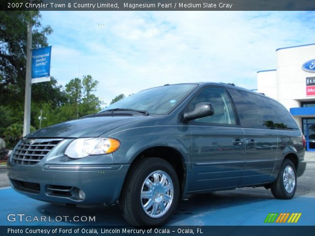 2007 Chrysler Town & Country Limited in Magnesium Pearl