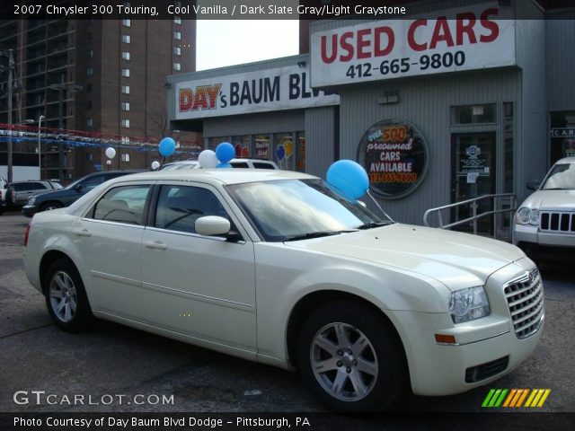 2007 Chrysler 300 Touring in Cool Vanilla