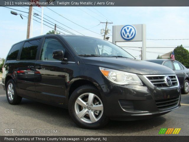 2011 Volkswagen Routan SE in Twilight Gray Metallic