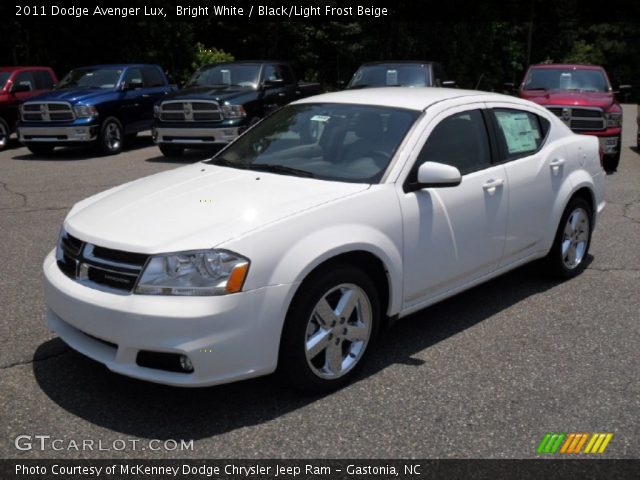 2011 Dodge Avenger Lux in Bright White