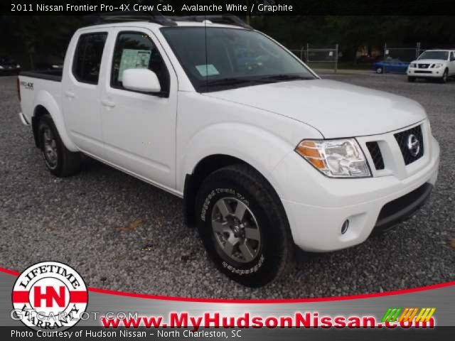 2011 Nissan Frontier Pro-4X Crew Cab in Avalanche White
