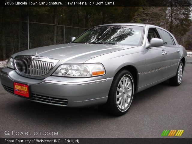 2006 Lincoln Town Car Signature in Pewter Metallic