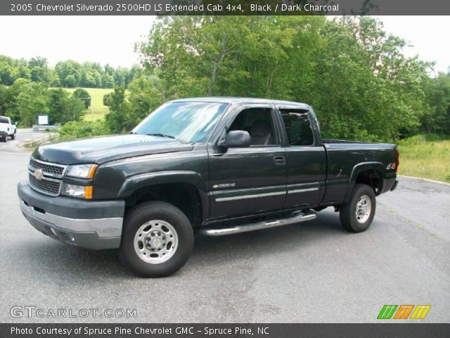 2005 Chevrolet Silverado 2500HD LS Extended Cab 4x4 in Black