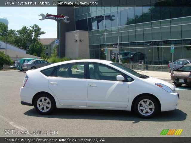 2004 Toyota Prius Hybrid in Super White