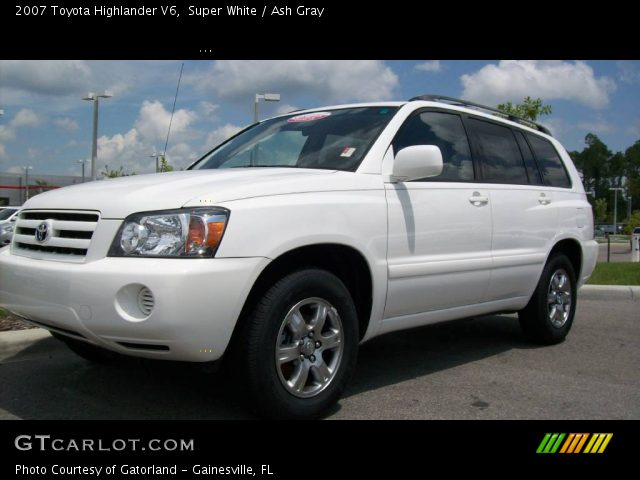 2007 Toyota Highlander V6 in Super White