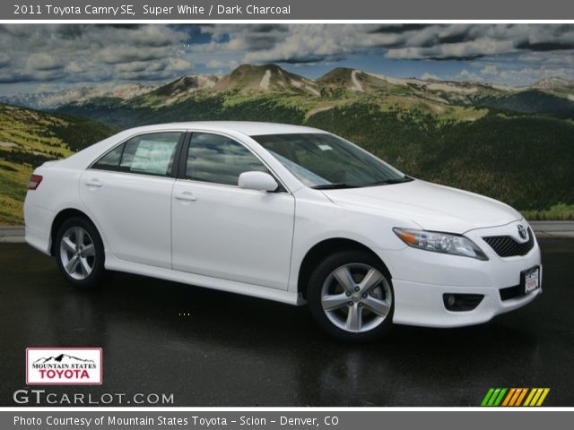 2011 Toyota Camry SE in Super White