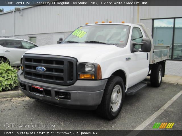 2006 Ford F350 Super Duty XL Regular Cab Stake Truck in Oxford White