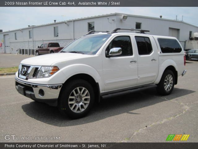 2009 Nissan Frontier LE Crew Cab 4x4 in Avalanche White