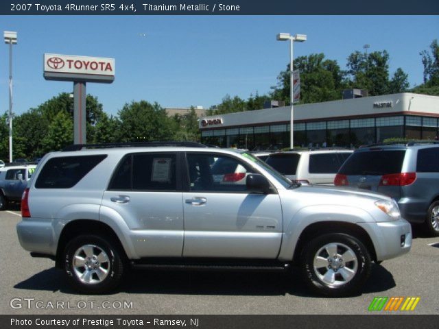 2007 Toyota 4Runner SR5 4x4 in Titanium Metallic