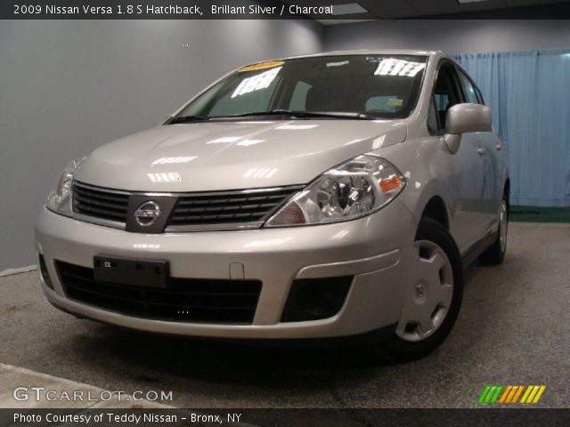 2009 Nissan Versa 1.8 S Hatchback in Brillant Silver