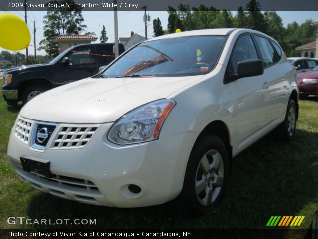 2009 Nissan Rogue S in Phantom White