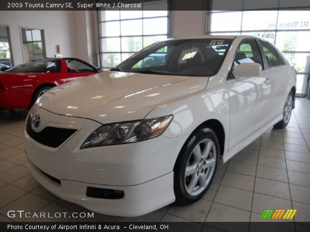 2009 Toyota Camry SE in Super White
