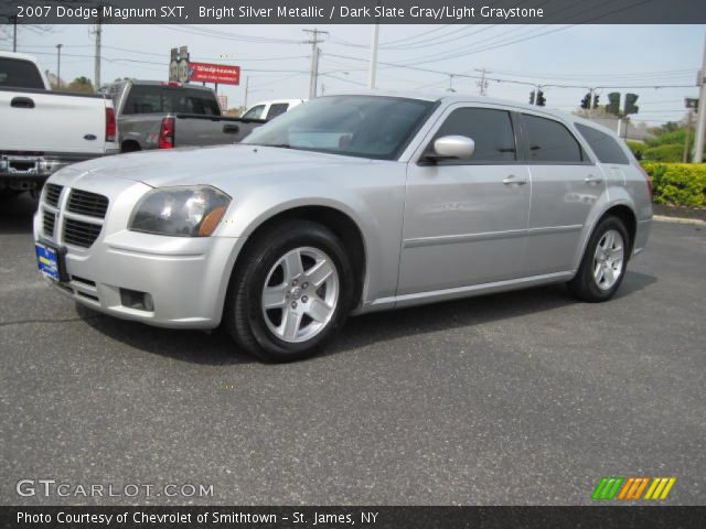 2007 Dodge Magnum SXT in Bright Silver Metallic