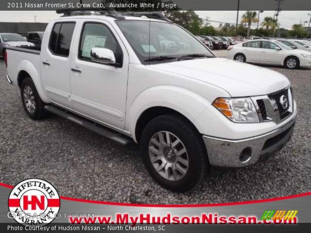 2011 Nissan Frontier SL Crew Cab in Avalanche White