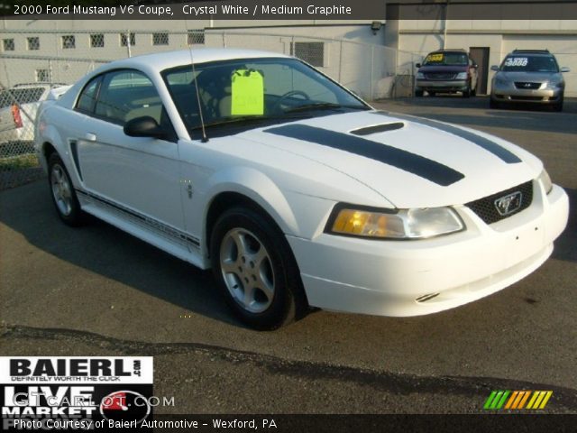 2000 Ford Mustang V6 Coupe in Crystal White