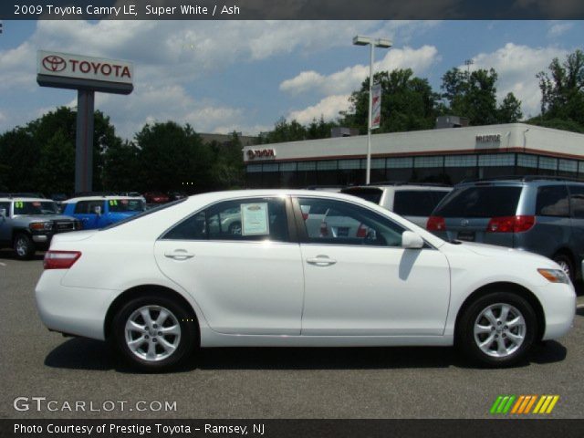 2009 Toyota Camry LE in Super White