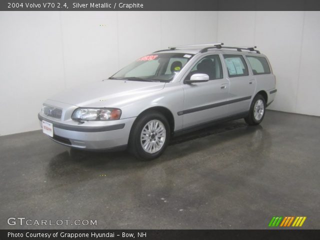 2004 Volvo V70 2.4 in Silver Metallic