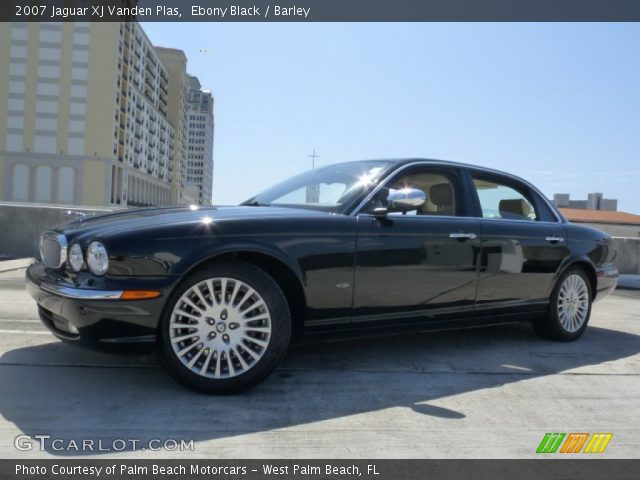 2007 Jaguar XJ Vanden Plas in Ebony Black