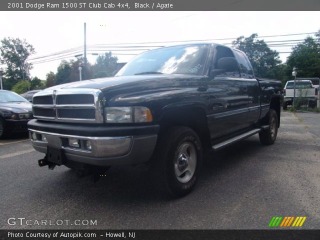 2001 Dodge Ram 1500 ST Club Cab 4x4 in Black