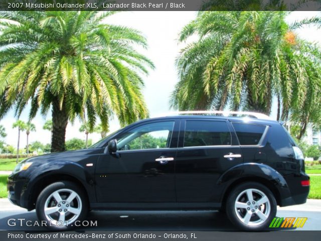 2007 Mitsubishi Outlander XLS in Labrador Black Pearl