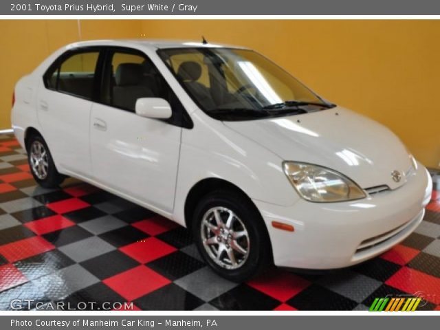 2001 Toyota Prius Hybrid in Super White