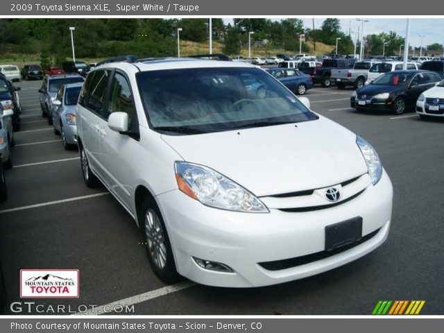 2009 Toyota Sienna XLE in Super White