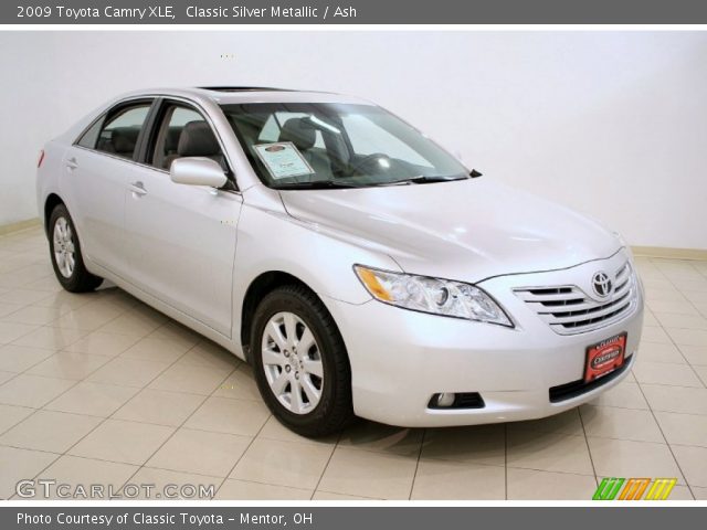 2009 Toyota Camry XLE in Classic Silver Metallic