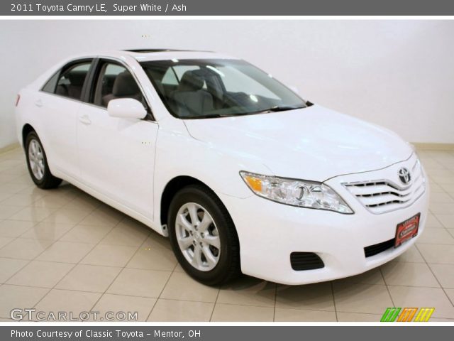 2011 Toyota Camry LE in Super White