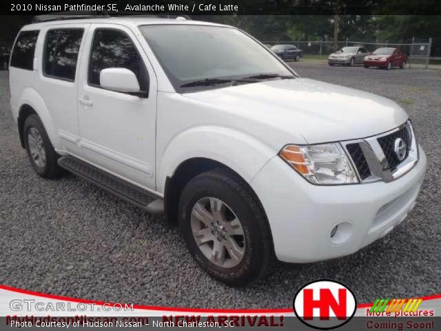 2010 Nissan Pathfinder SE in Avalanche White