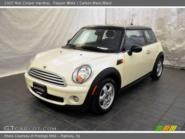 2007 Mini Cooper Hardtop in Pepper White