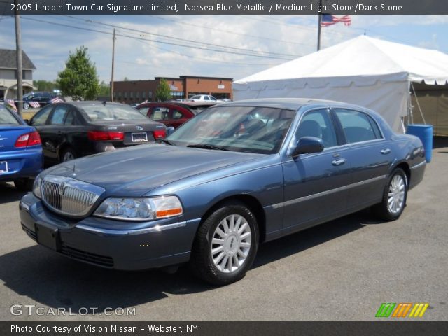 2005 Lincoln Town Car Signature Limited in Norsea Blue Metallic