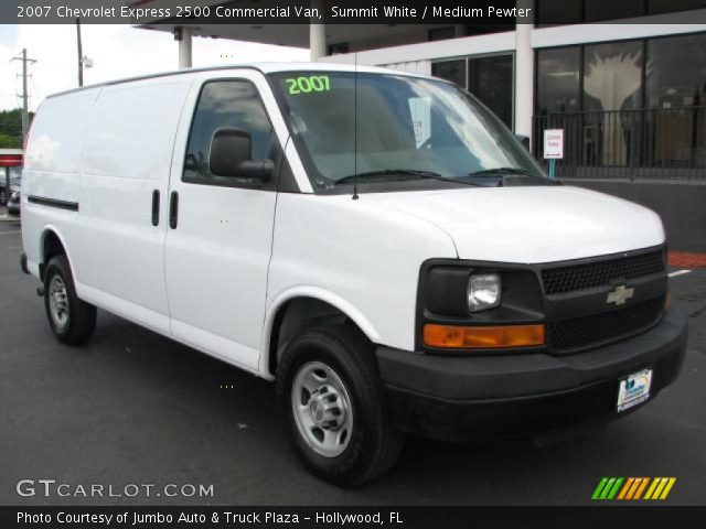 2007 Chevrolet Express 2500 Commercial Van in Summit White