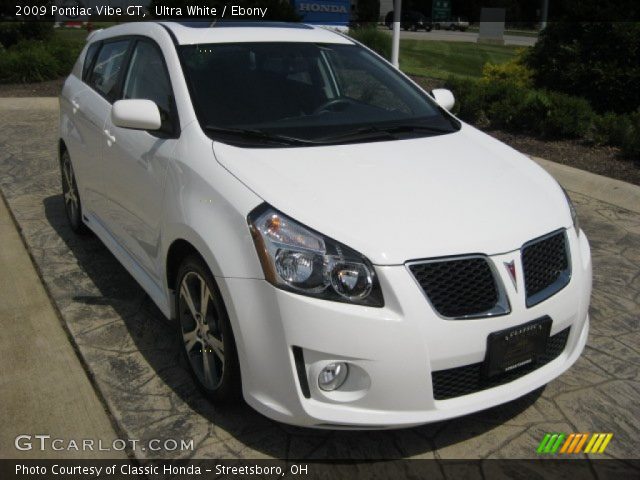 2009 Pontiac Vibe GT in Ultra White