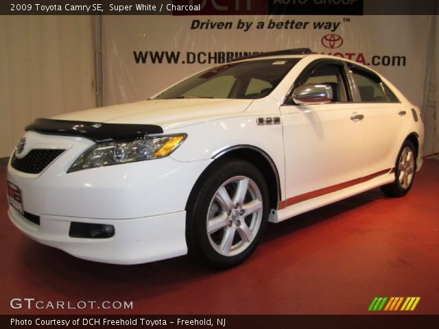 2009 Toyota Camry SE in Super White
