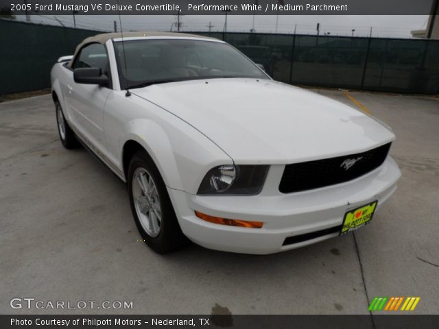 2005 Ford Mustang V6 Deluxe Convertible in Performance White