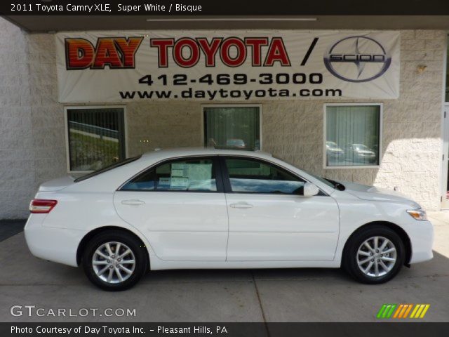 2011 Toyota Camry XLE in Super White