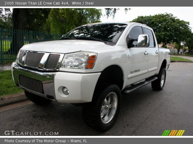 2005 Nissan Titan LE Crew Cab 4x4 in White