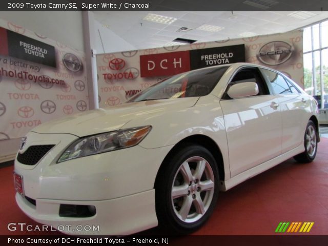 2009 Toyota Camry SE in Super White